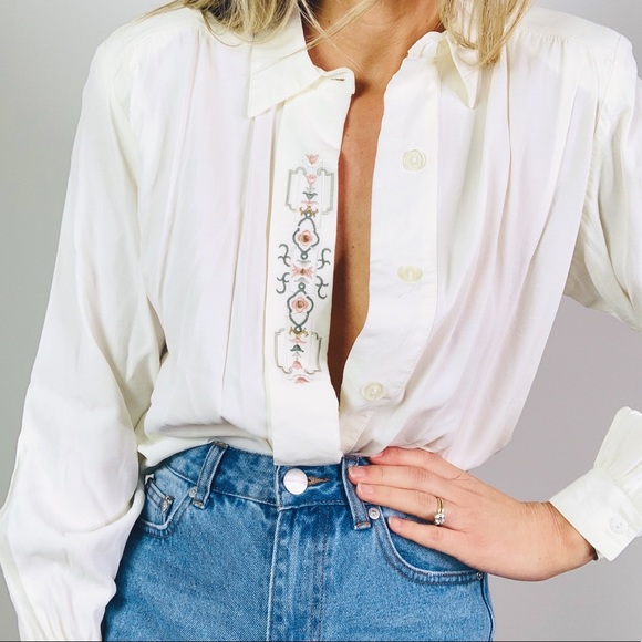 Vintage Tops - Vintage white embroidered placket button down top